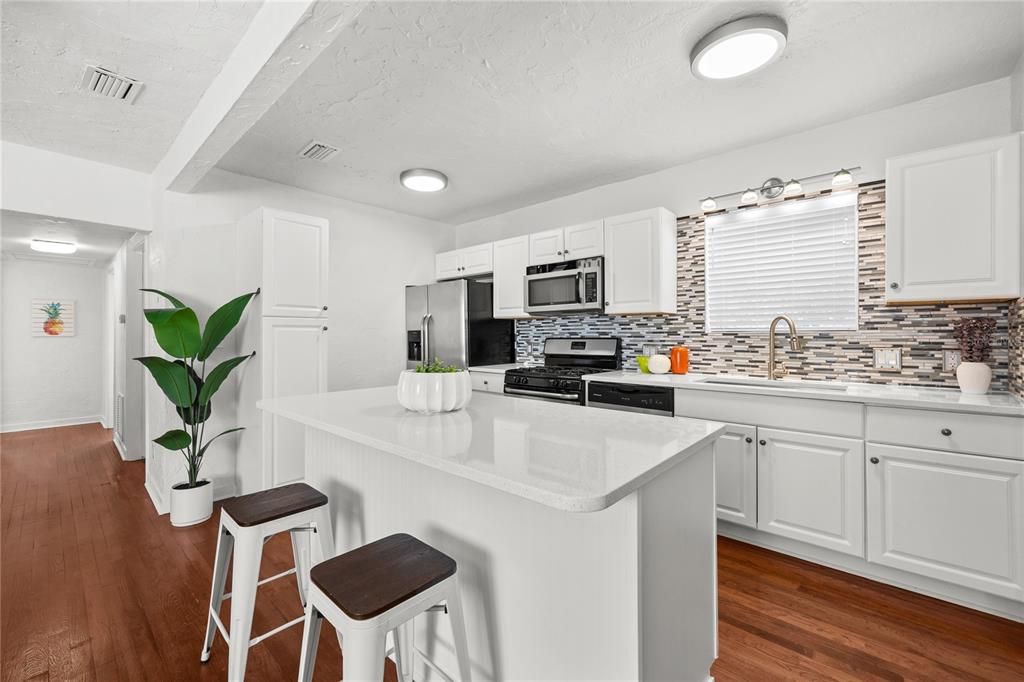 Activo con contrato: $269,000 (3 camas, 1 baños, 1236 Pies cuadrados)