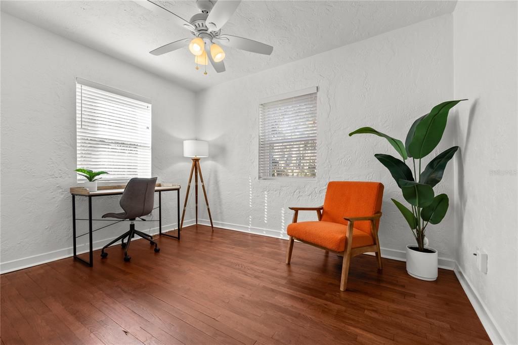 Activo con contrato: $269,000 (3 camas, 1 baños, 1236 Pies cuadrados)