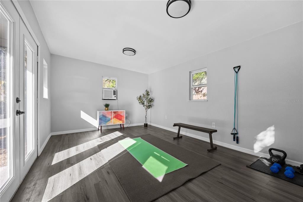 Activo con contrato: $269,000 (3 camas, 1 baños, 1236 Pies cuadrados)