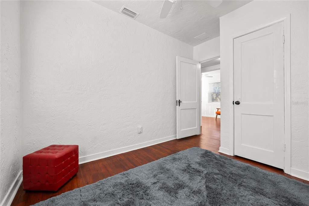 Activo con contrato: $269,000 (3 camas, 1 baños, 1236 Pies cuadrados)