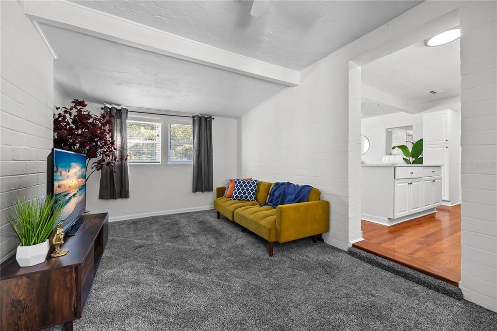 Activo con contrato: $269,000 (3 camas, 1 baños, 1236 Pies cuadrados)