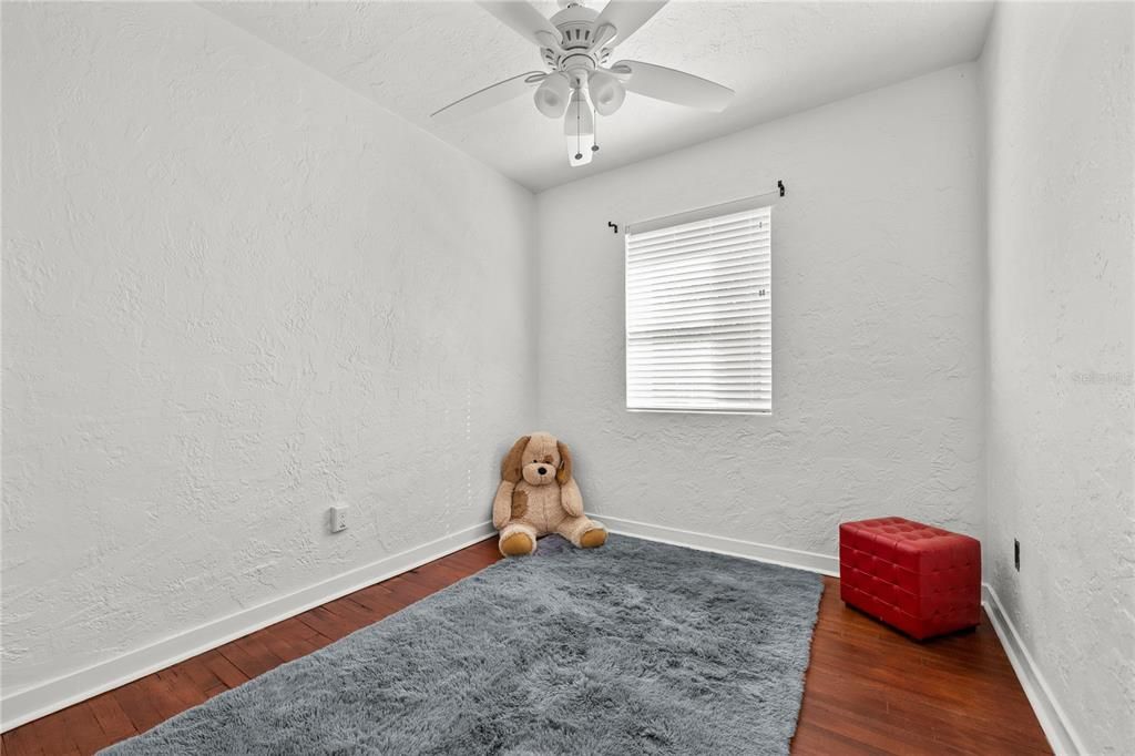 Activo con contrato: $269,000 (3 camas, 1 baños, 1236 Pies cuadrados)