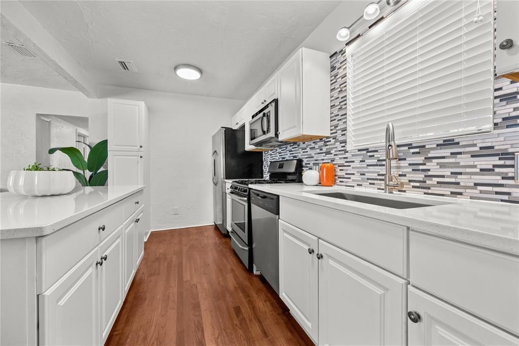 Activo con contrato: $269,000 (3 camas, 1 baños, 1236 Pies cuadrados)