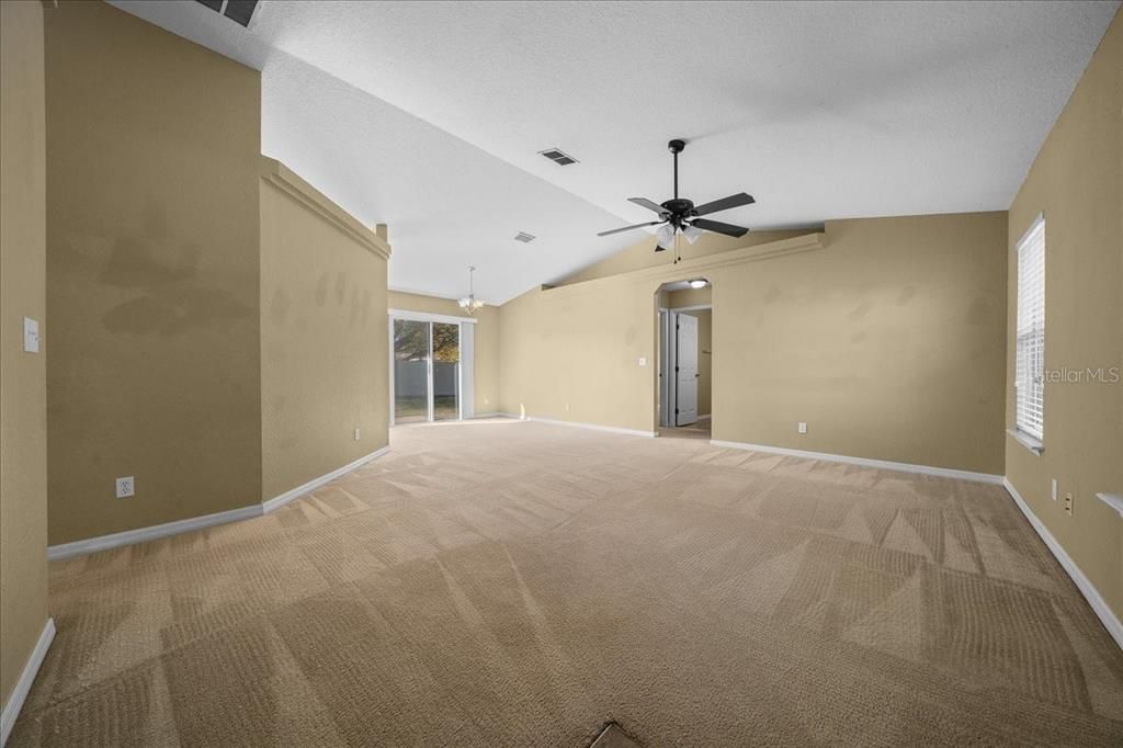 Active With Contract: $199,950 (3 beds, 2 baths, 1330 Square Feet)