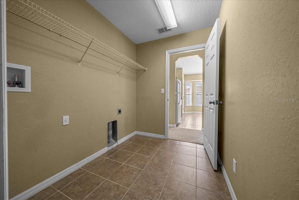 Active With Contract: $199,950 (3 beds, 2 baths, 1330 Square Feet)