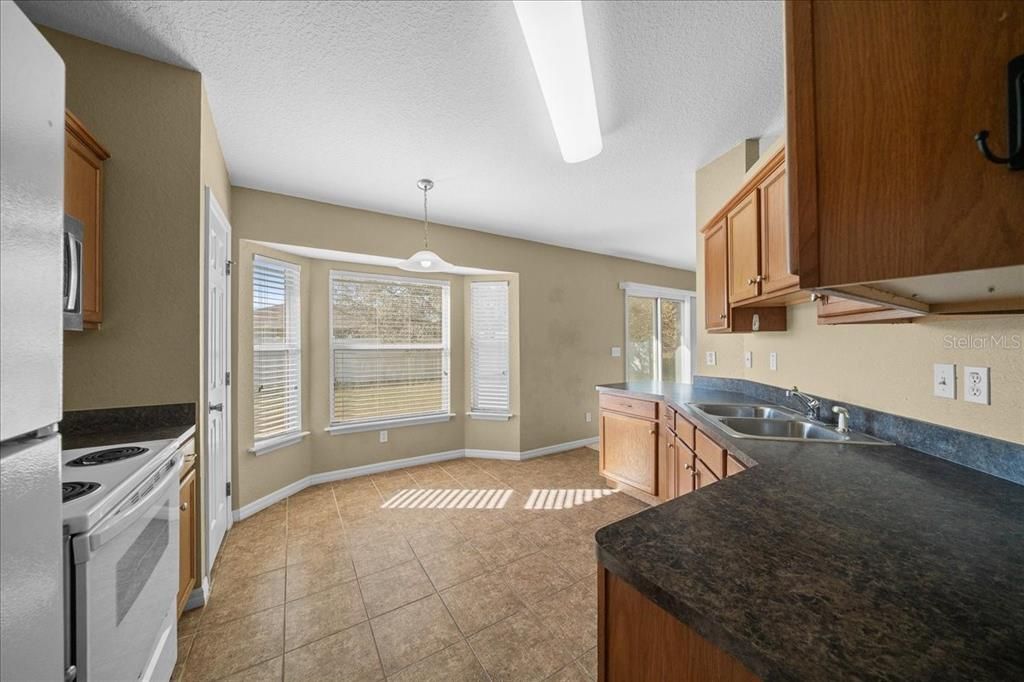 Active With Contract: $199,950 (3 beds, 2 baths, 1330 Square Feet)