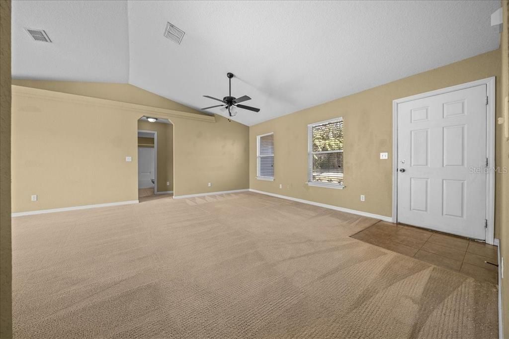 Active With Contract: $199,950 (3 beds, 2 baths, 1330 Square Feet)