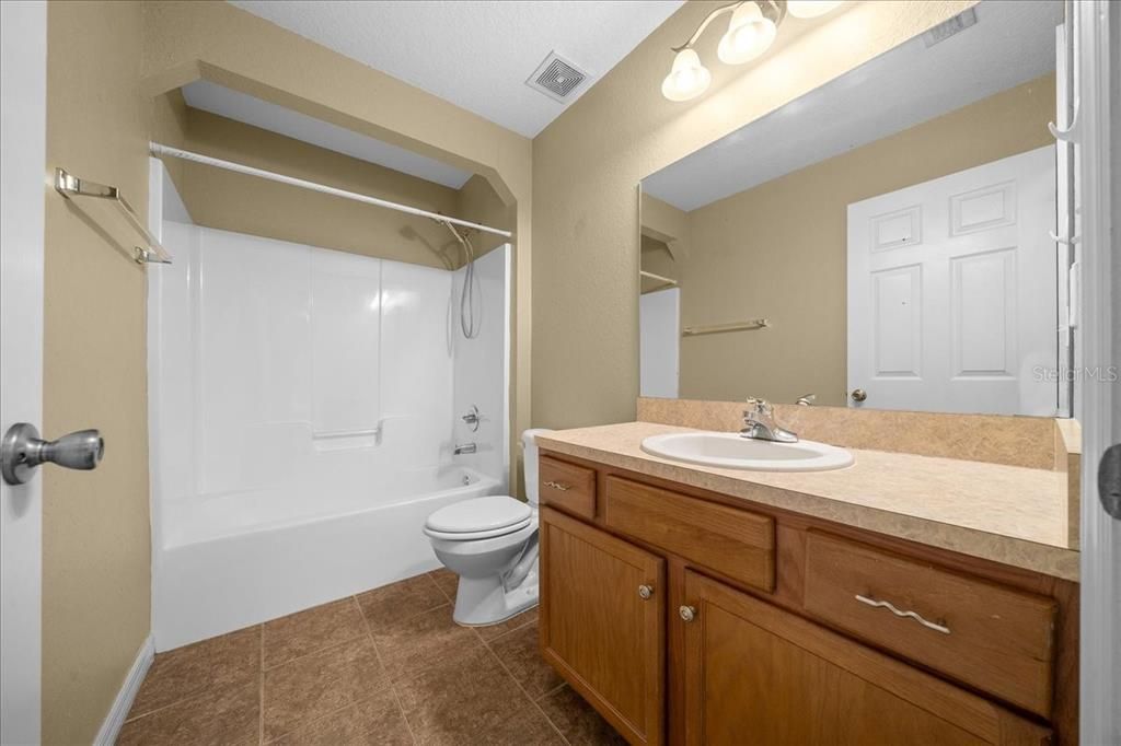 Active With Contract: $199,950 (3 beds, 2 baths, 1330 Square Feet)