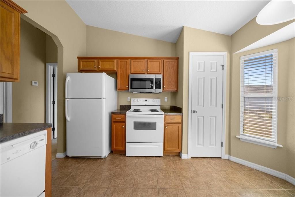 Active With Contract: $199,950 (3 beds, 2 baths, 1330 Square Feet)