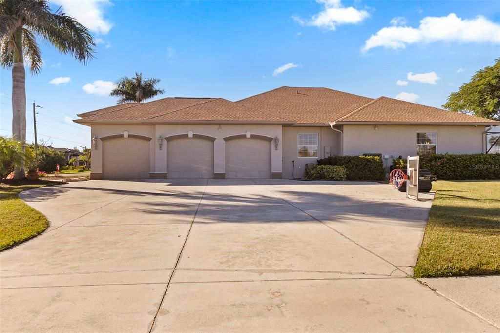 For Sale: $2,100,000 (3 beds, 3 baths, 4265 Square Feet)