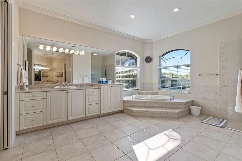 For Sale: $2,100,000 (3 beds, 3 baths, 4265 Square Feet)