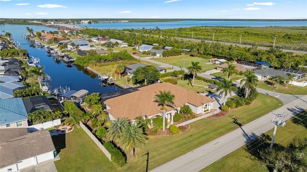 For Sale: $2,100,000 (3 beds, 3 baths, 4265 Square Feet)