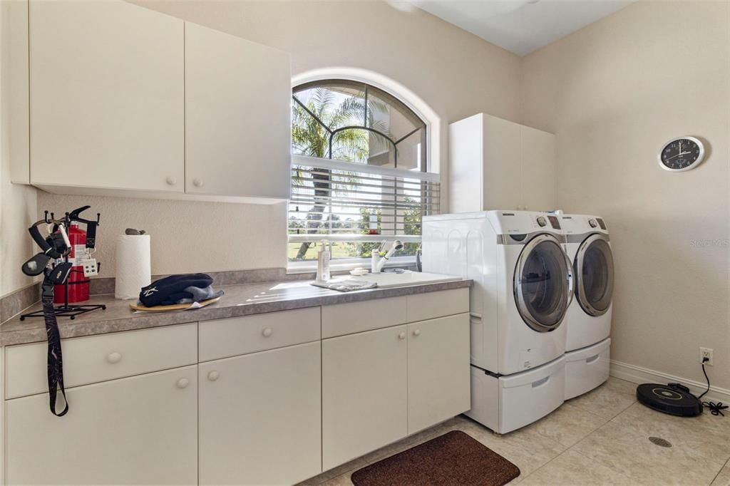 For Sale: $2,100,000 (3 beds, 3 baths, 4265 Square Feet)