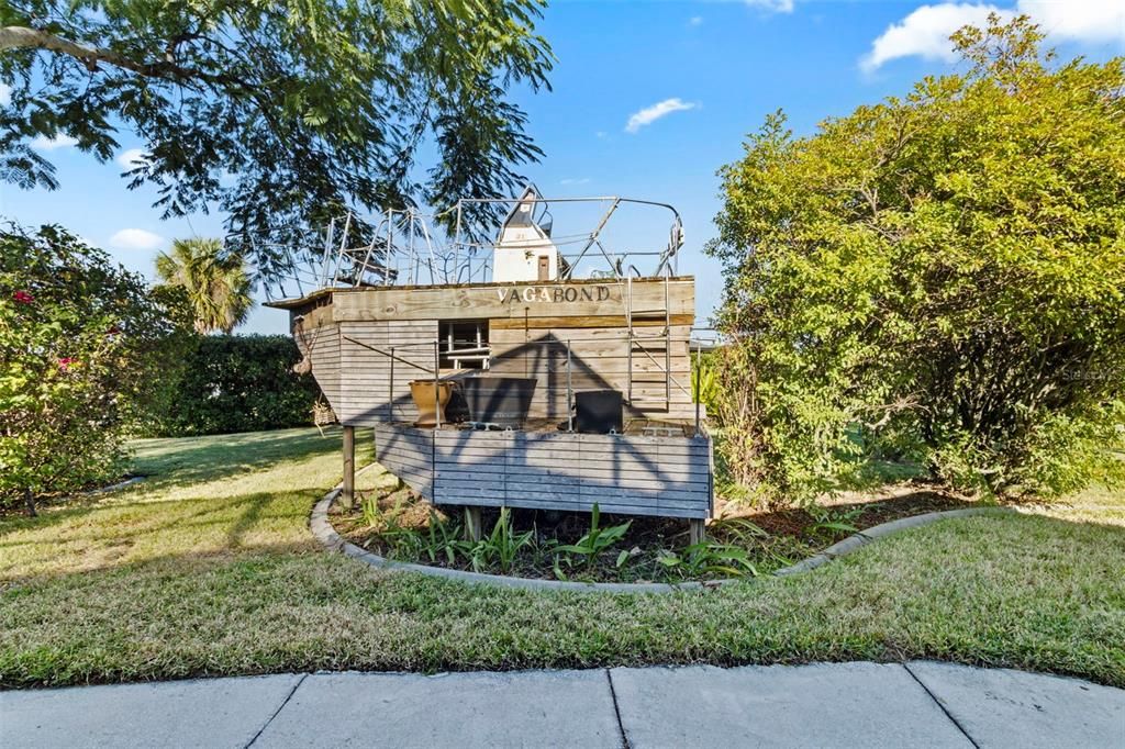 For Sale: $2,100,000 (3 beds, 3 baths, 4265 Square Feet)