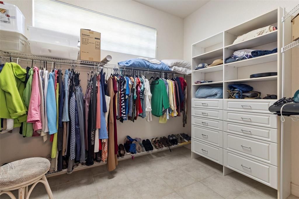 For Sale: $2,100,000 (3 beds, 3 baths, 4265 Square Feet)