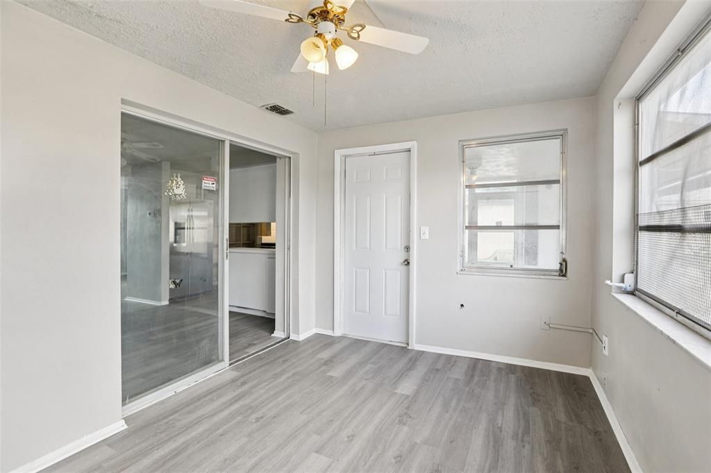 待售: $234,900 (3 贝兹, 2 浴室, 1250 平方英尺)