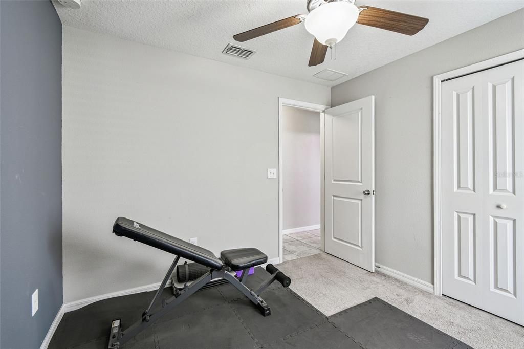 合同活跃: $300,000 (4 贝兹, 2 浴室, 1939 平方英尺)