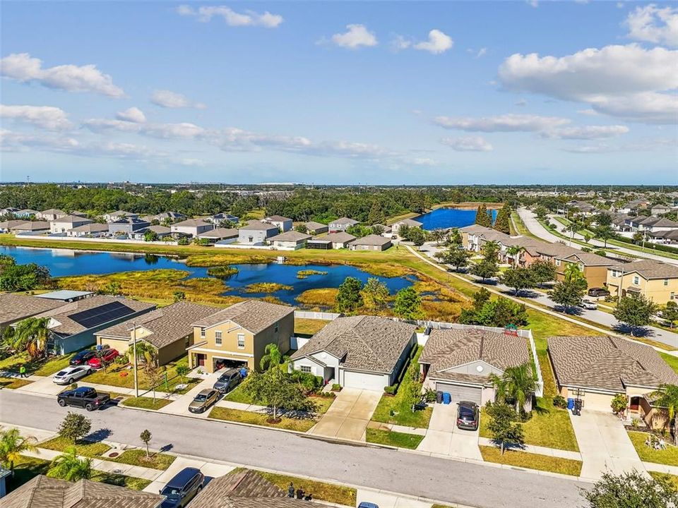 合同活跃: $300,000 (4 贝兹, 2 浴室, 1939 平方英尺)