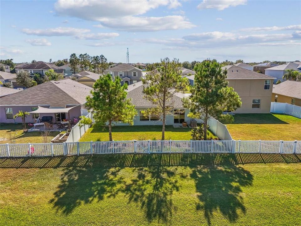 合同活跃: $300,000 (4 贝兹, 2 浴室, 1939 平方英尺)