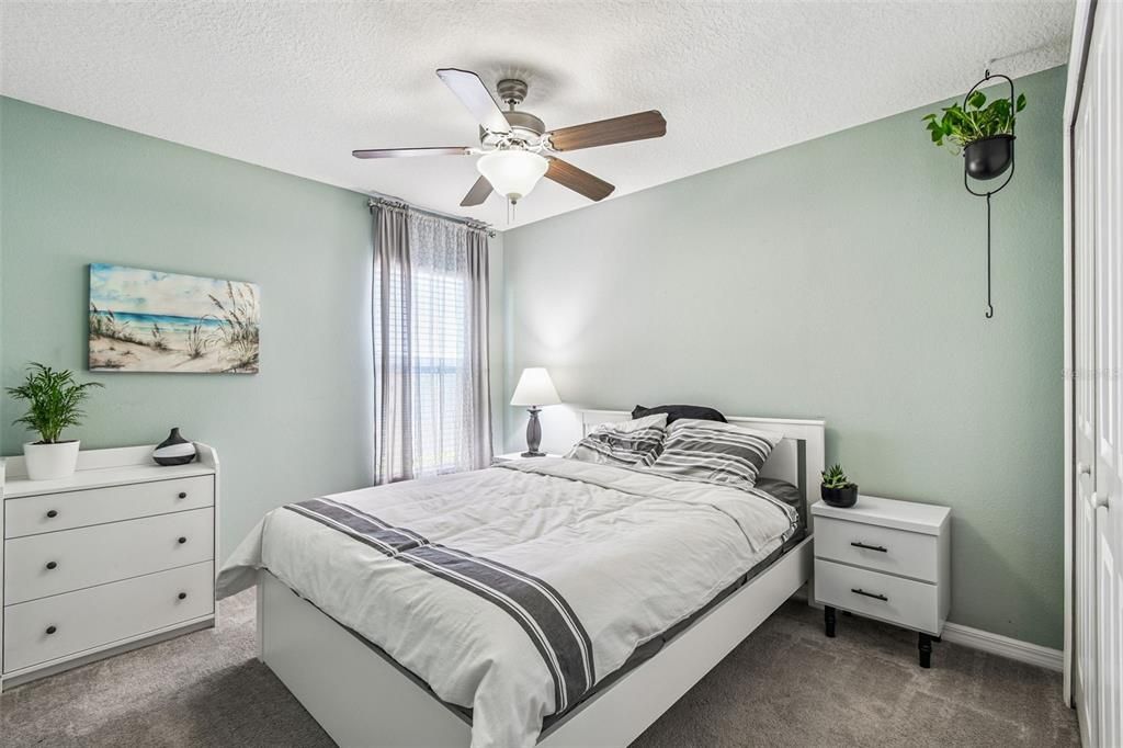 合同活跃: $300,000 (4 贝兹, 2 浴室, 1939 平方英尺)