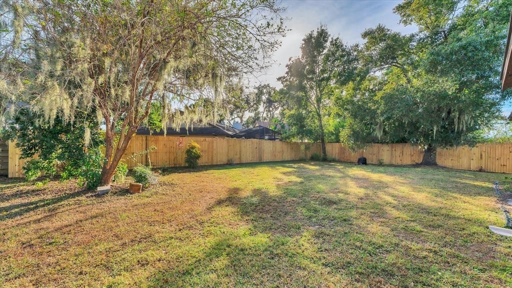 Под контрактом: $429,900 (4 спален, 2 ванн, 1952 Квадратных фут)