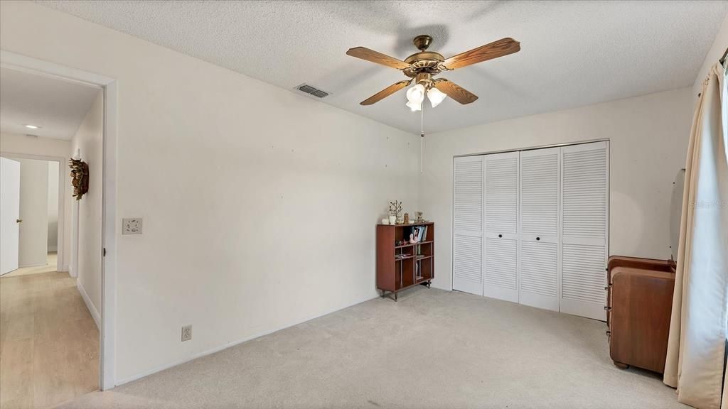 Под контрактом: $429,900 (4 спален, 2 ванн, 1952 Квадратных фут)