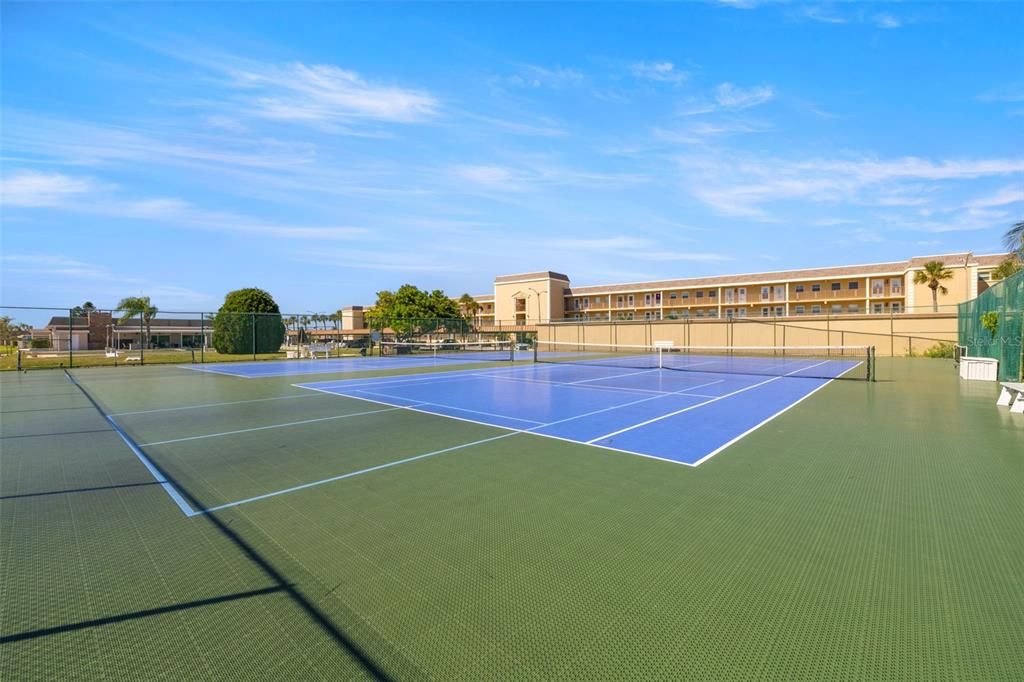 For Sale: $750,000 (2 beds, 2 baths, 2010 Square Feet)