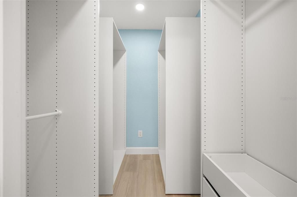 For Sale: $750,000 (2 beds, 2 baths, 2010 Square Feet)