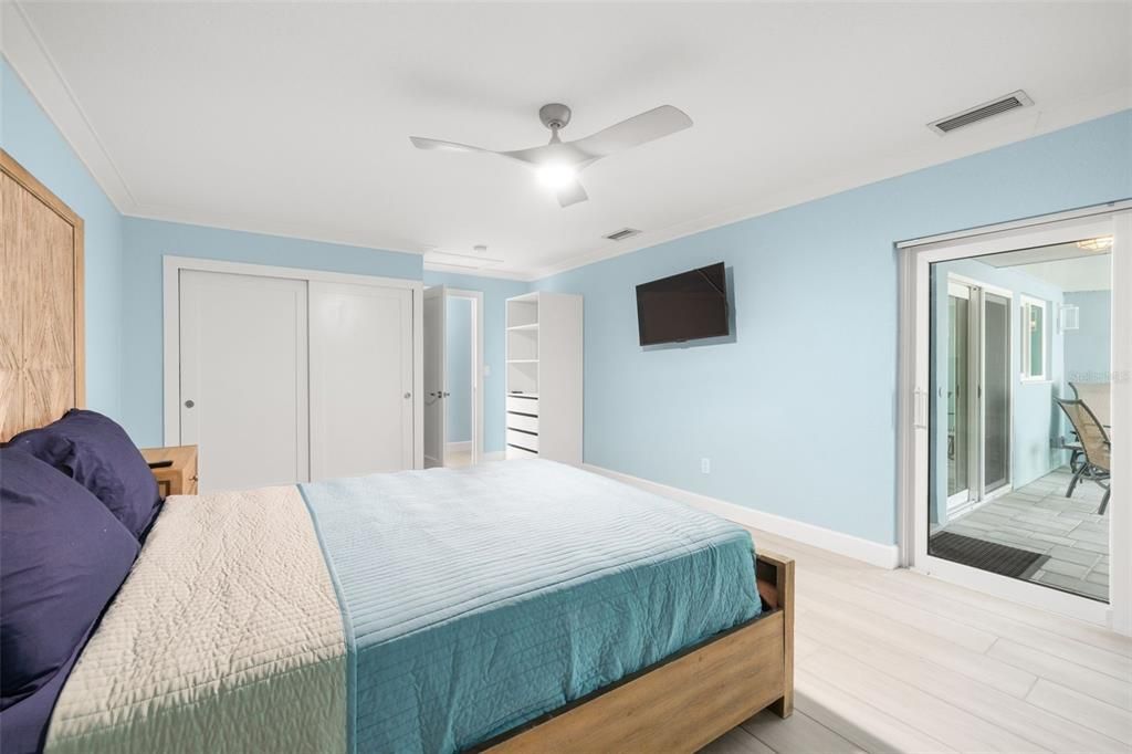 For Sale: $750,000 (2 beds, 2 baths, 2010 Square Feet)