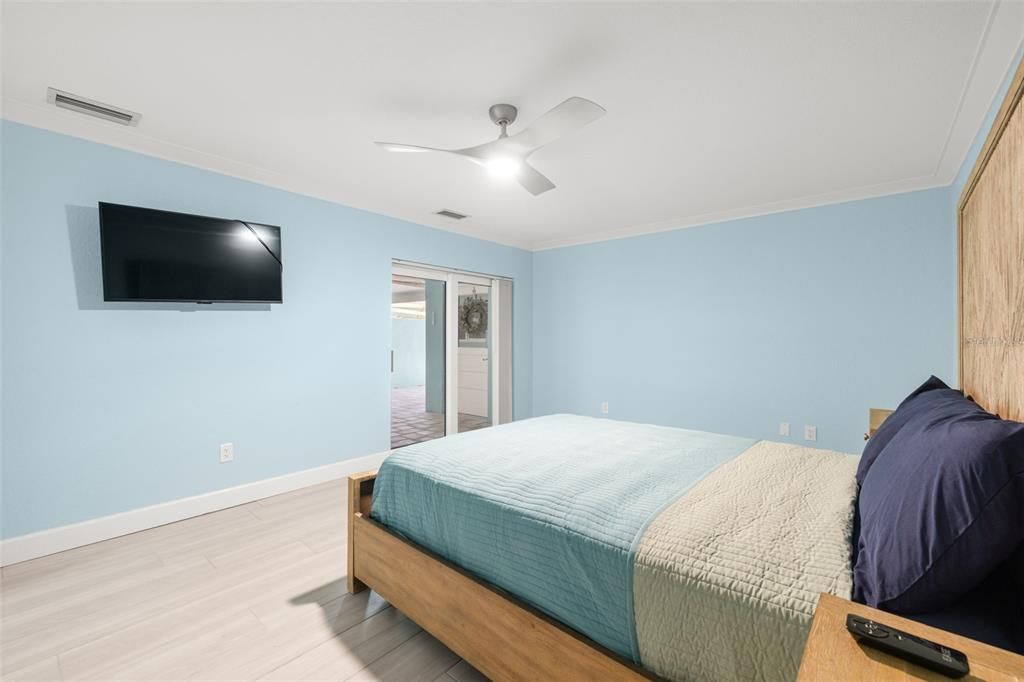 For Sale: $750,000 (2 beds, 2 baths, 2010 Square Feet)