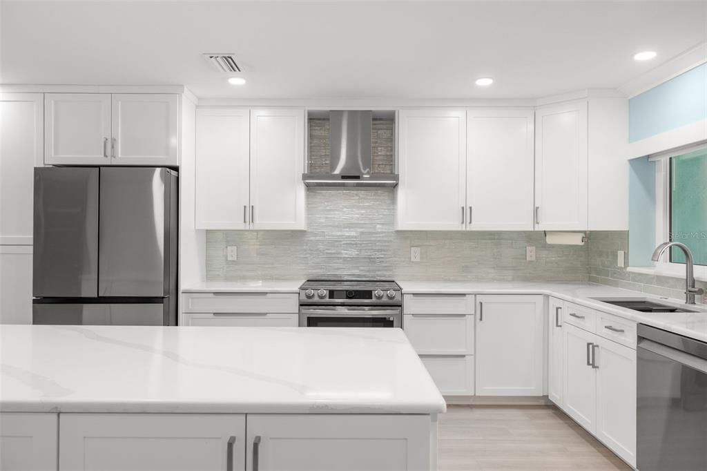 For Sale: $750,000 (2 beds, 2 baths, 2010 Square Feet)