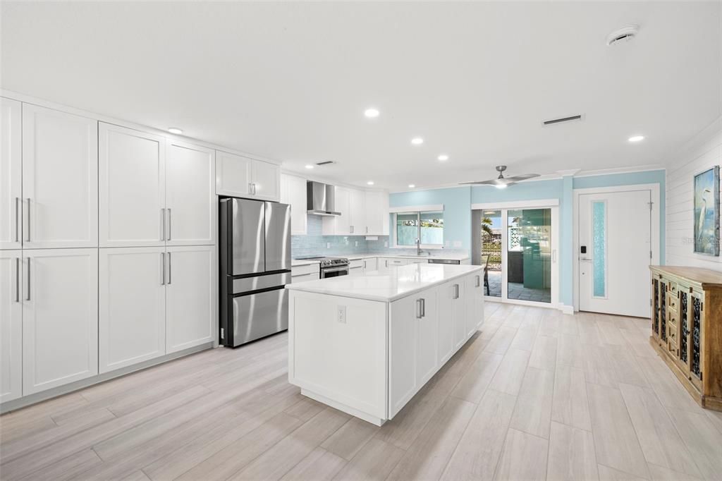 For Sale: $750,000 (2 beds, 2 baths, 2010 Square Feet)