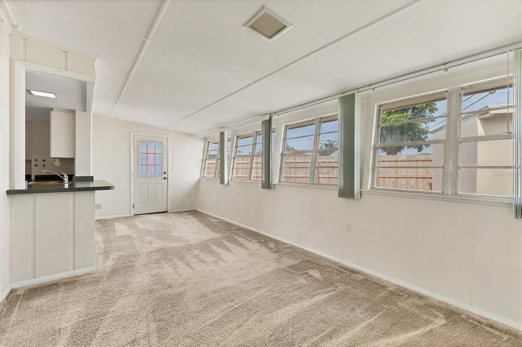 For Sale: $350,000 (2 beds, 2 baths, 1588 Square Feet)