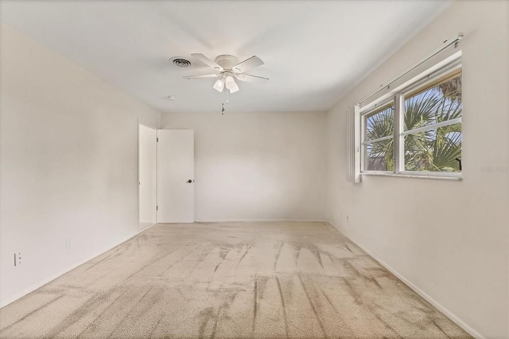 For Sale: $350,000 (2 beds, 2 baths, 1588 Square Feet)