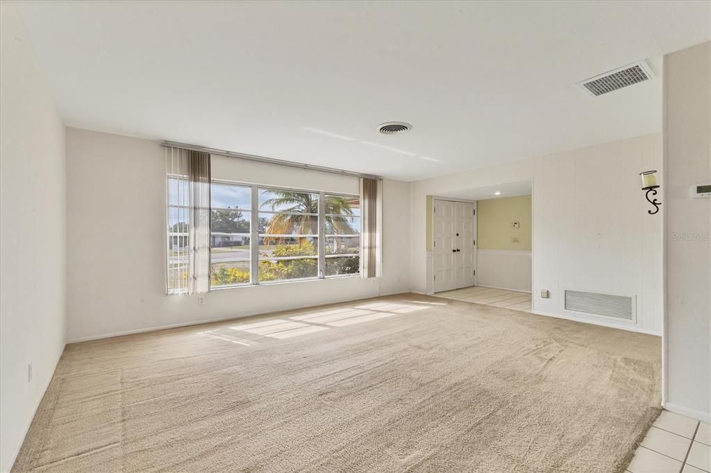 For Sale: $350,000 (2 beds, 2 baths, 1588 Square Feet)