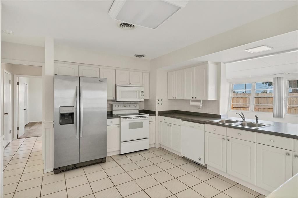 For Sale: $350,000 (2 beds, 2 baths, 1588 Square Feet)