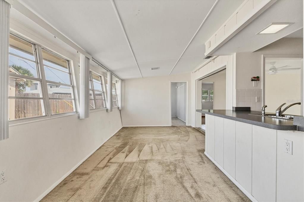 For Sale: $350,000 (2 beds, 2 baths, 1588 Square Feet)