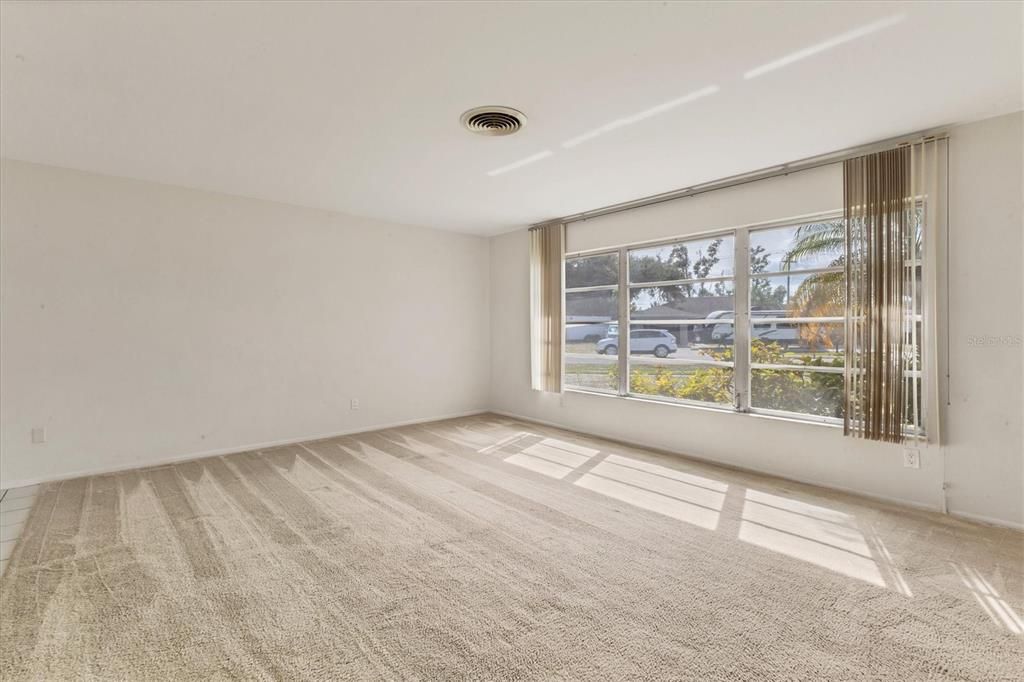 For Sale: $350,000 (2 beds, 2 baths, 1588 Square Feet)