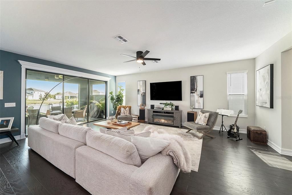 На продажу: $659,000 (4 спален, 3 ванн, 2300 Квадратных фут)