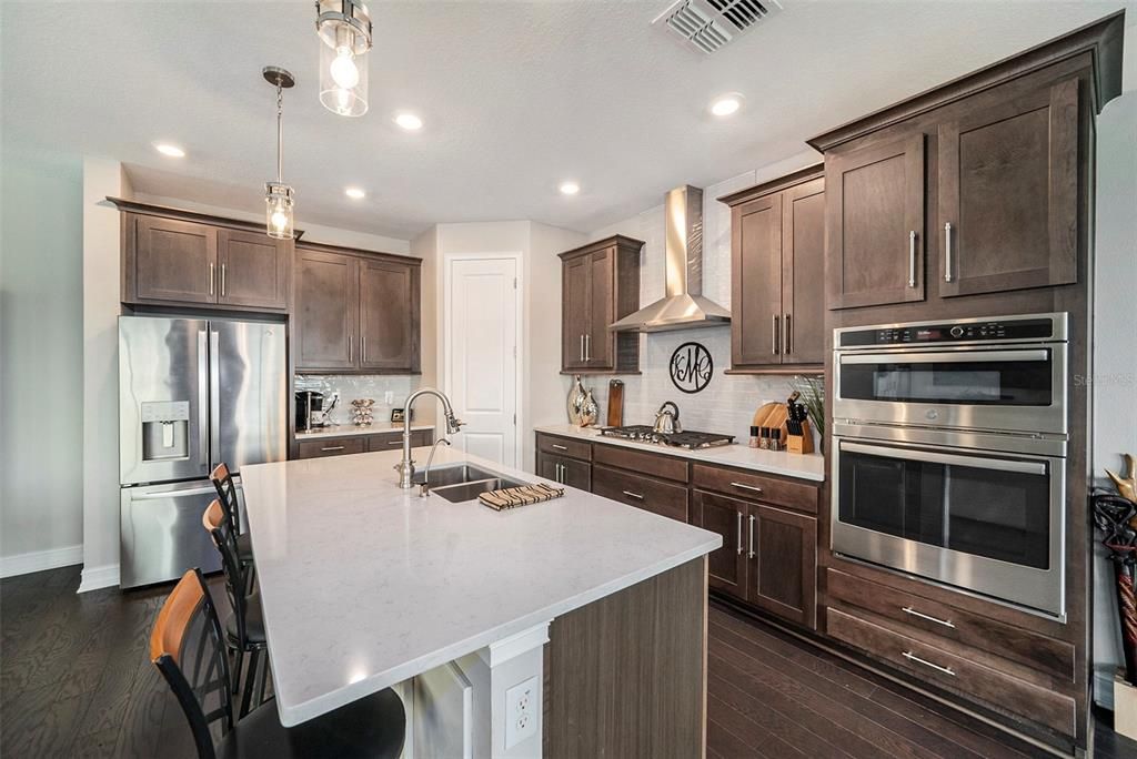 На продажу: $659,000 (4 спален, 3 ванн, 2300 Квадратных фут)