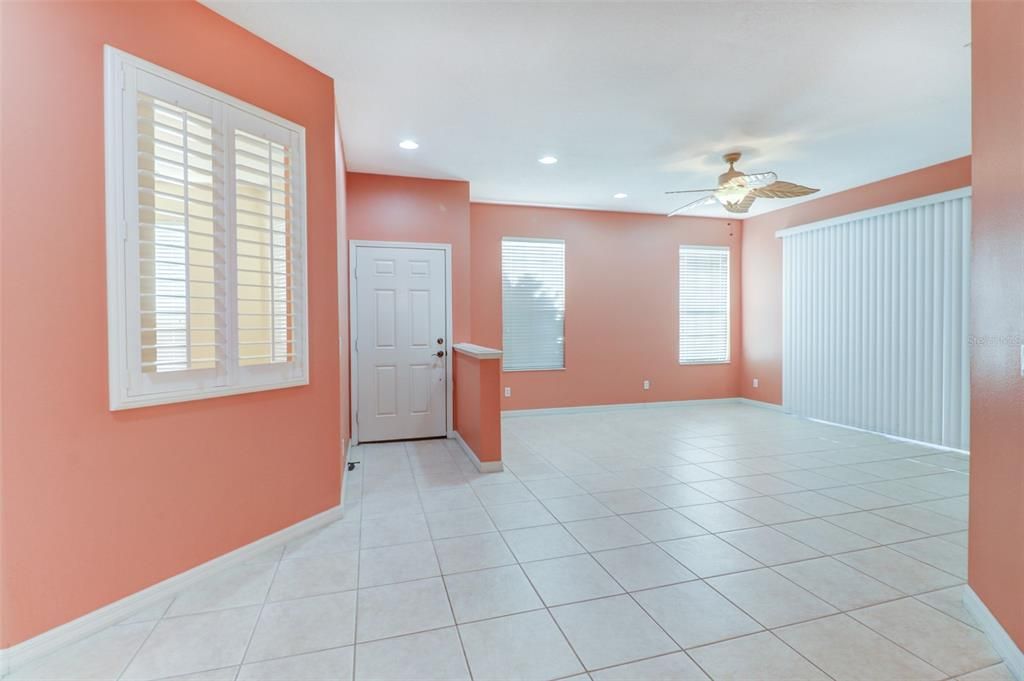 For Rent: $2,250 (2 beds, 2 baths, 1393 Square Feet)