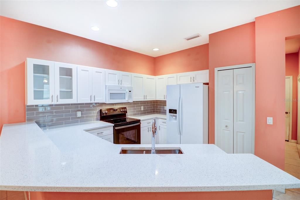 For Rent: $2,250 (2 beds, 2 baths, 1393 Square Feet)