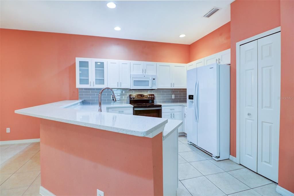 For Rent: $2,250 (2 beds, 2 baths, 1393 Square Feet)