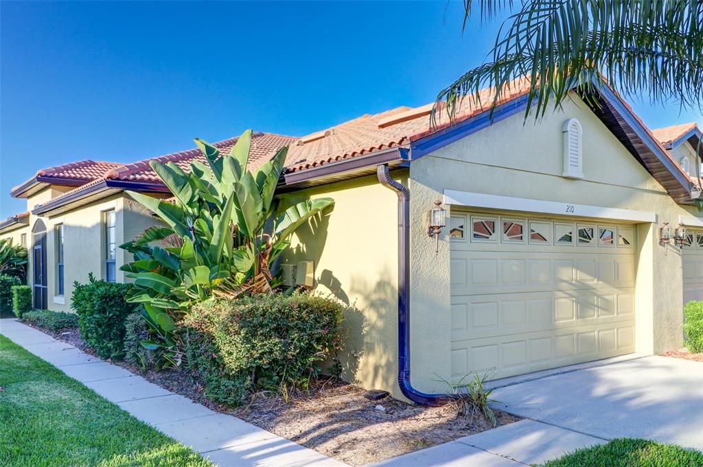 For Rent: $2,250 (2 beds, 2 baths, 1393 Square Feet)