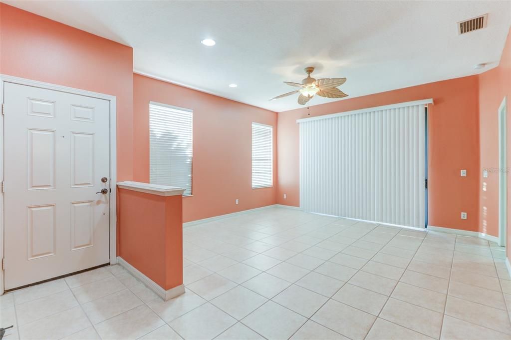 For Rent: $2,250 (2 beds, 2 baths, 1393 Square Feet)