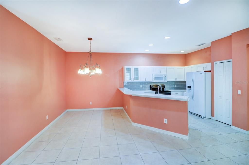 For Rent: $2,250 (2 beds, 2 baths, 1393 Square Feet)