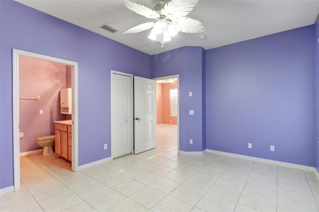 For Rent: $2,250 (2 beds, 2 baths, 1393 Square Feet)