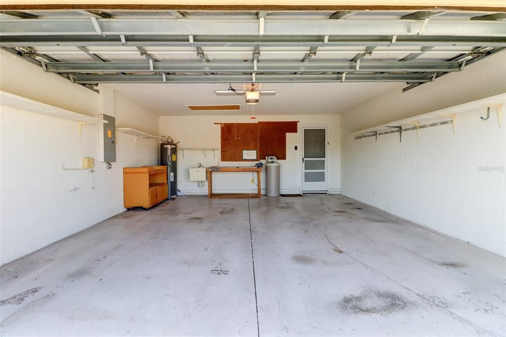 For Rent: $2,250 (2 beds, 2 baths, 1393 Square Feet)