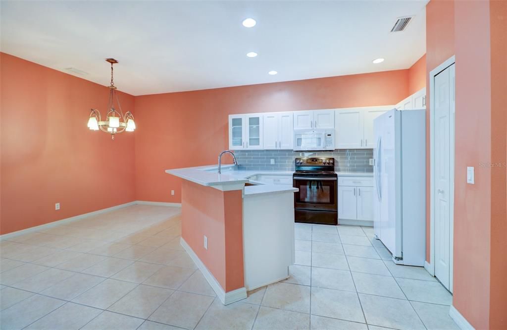 For Rent: $2,250 (2 beds, 2 baths, 1393 Square Feet)