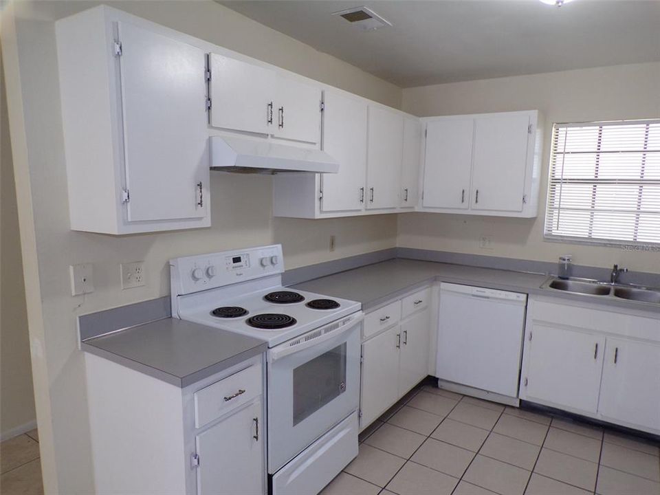 En Venta: $299,000 (3 camas, 2 baños, 1305 Pies cuadrados)